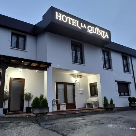 קיו Hotel La Quinta מראה חיצוני תמונה
