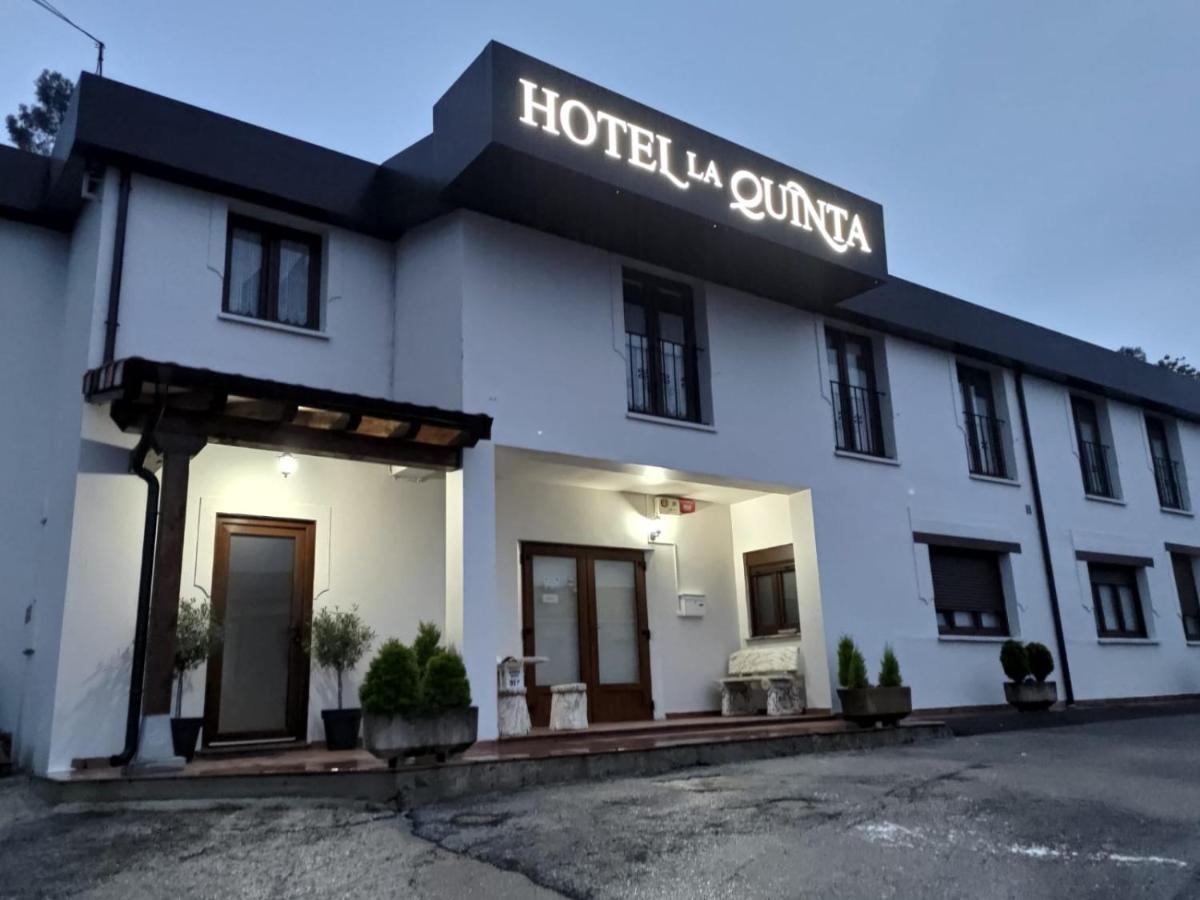 קיו Hotel La Quinta מראה חיצוני תמונה